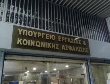 Εισβολή στο κτίριο του υπουργείου Εργασίας πραγματοποίησαν μέλη της ΠΟΕ-ΟΤΑ (βίντεο)